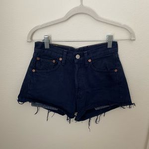 Blue Levi’s jean shorts